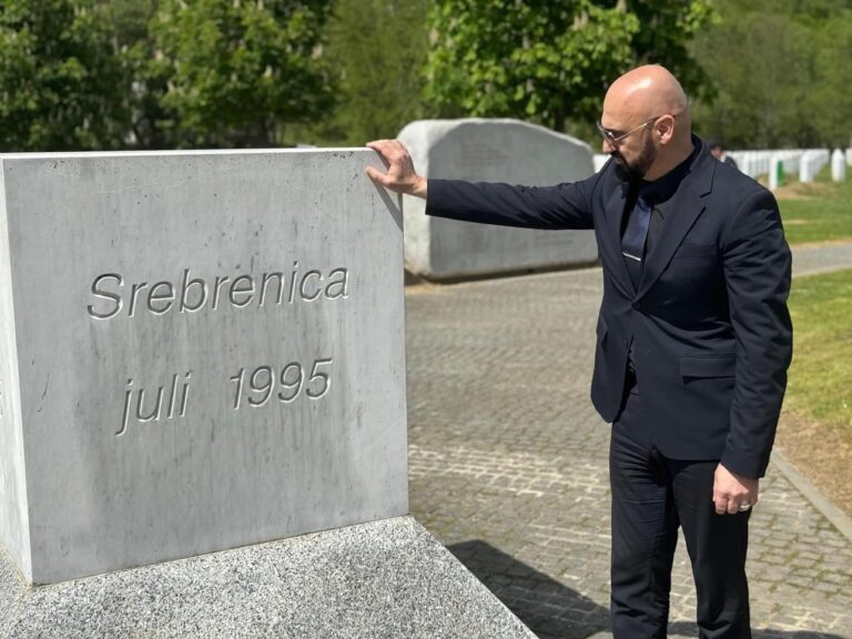 Ministar Ramo Isak posjetio Srebrenicu, u Potočarima klanjao i džuma-namaz