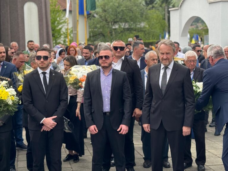 Rusmir Isak, direktor KPZ Zenica, odao počast žrtvama zločina u Ahmićima