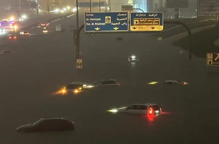 U nezapamćenim padavinama u UAE stradalo 18 osoba, za dan palo kiše koliko inače padne za dvije godine
