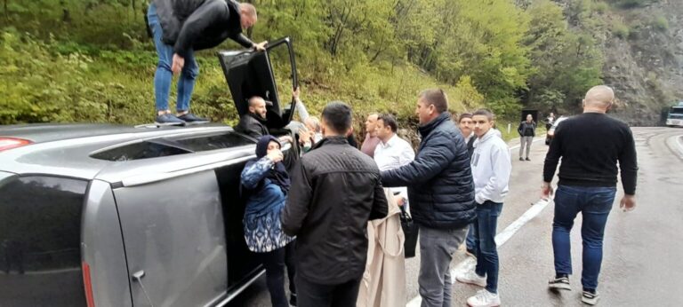 Ministar Hurtić sa pratnjom izvlačio ženu i kćerku iz prevrnutog auta: Pomagali smo, a neki su nam psovali mater