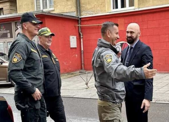 Isak svečano dočekao Munjića i Selmanovića: Postrojen policijski vod, uposlenici aplaudirali