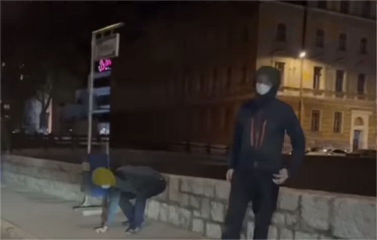 Objavljen snimak vandala koji su pokušali šarati sarajevski tramvaj