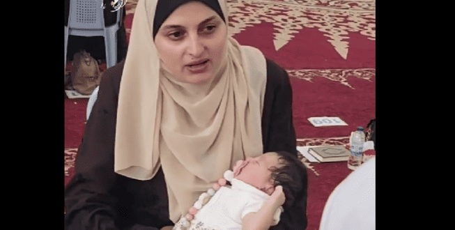 Palestinka sa bebom u naručju postala hafiza Kur’ana Časnog