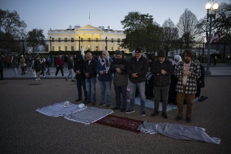 Američki muslimani organizovali iftar ispred Bijele kuće u znak solidarnosti sa Gazom