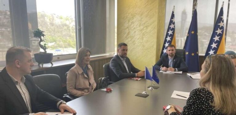 Minimalna dokumentacija za ubrzanje podrške majkama porodiljama od 1.000 KM