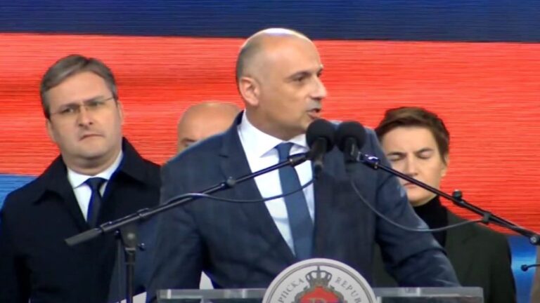 Sramotan istup Banjca na mitingu u Banjoj Luci: “Ne želim u tu ped**sku EU”