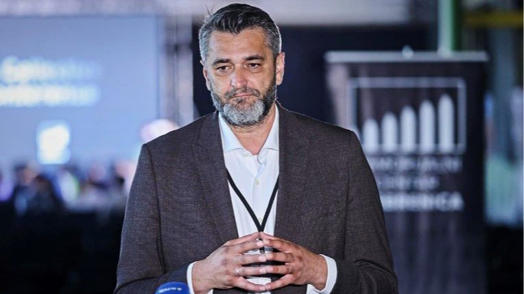 Informer se izvinio ambasadoru Irana u Srbiji zbog Srebrenice