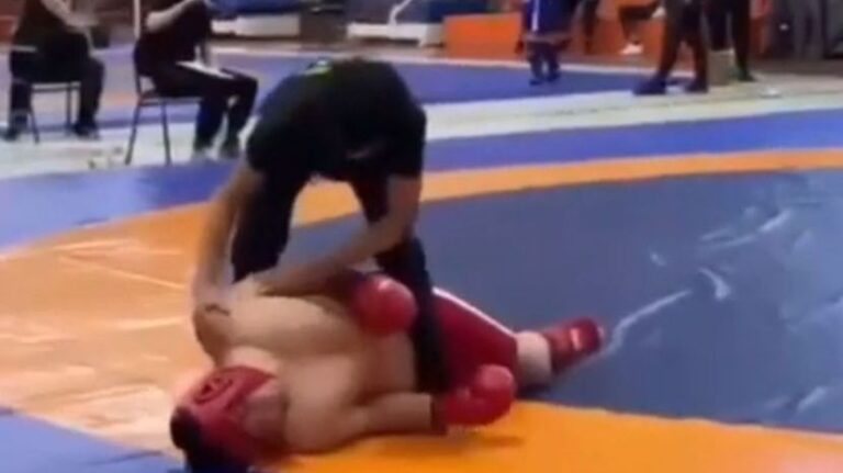 MMA borac (17) preminuo tokom meča od zastoja srca