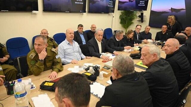 ZAVLADAO VELIKI STRAH: Benjamin Netanjahu okupio ratni kabinet
