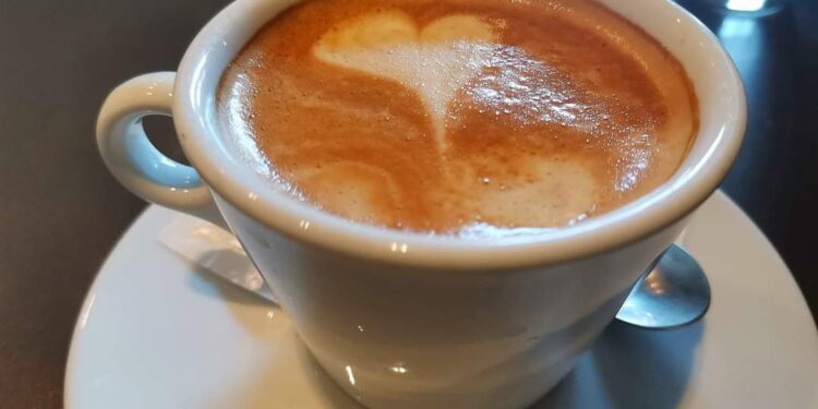 Kardiolog: Kafa nije zdrava, jedino što je gore od kafe je kafa s mlijekom!