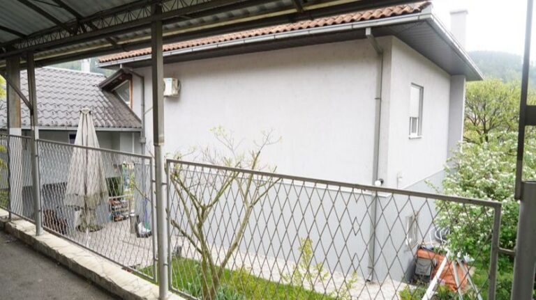 Ovo je kuća u Prijepolju koja je podijelila Samiru i Dženana Lončarevića