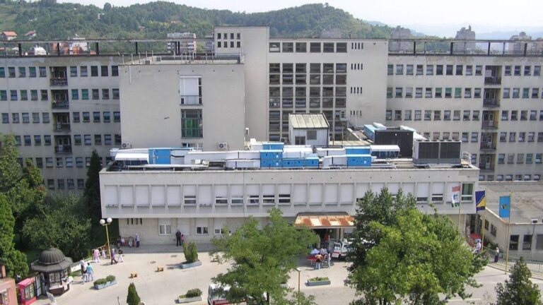 Porodica Selimović “oči u oči” s doktoricom koja je donijela odluku: Ročište za smrt žene koju su iz UKC Tuzla otpustili, a ona preminula nakon dva sata