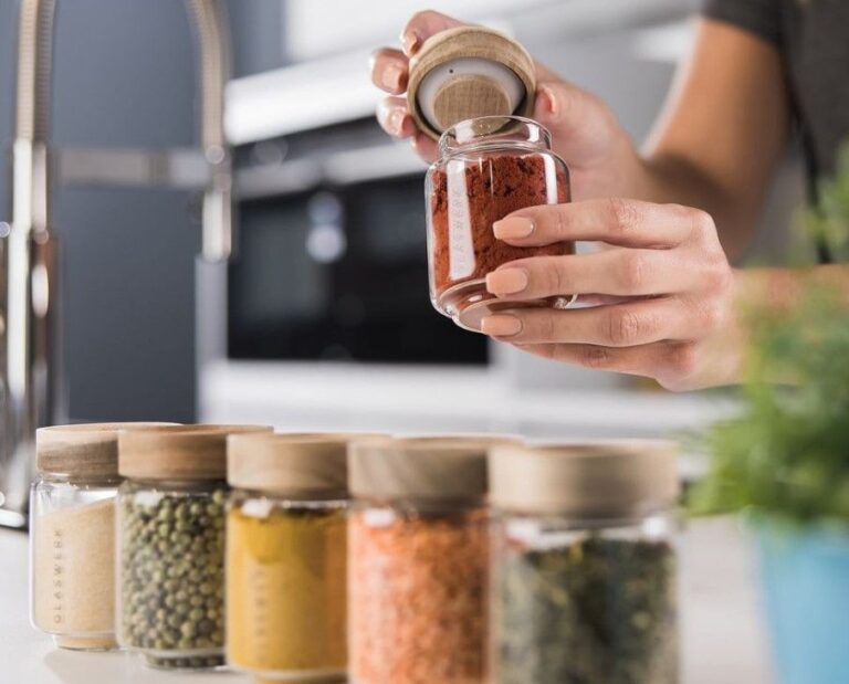 Evo zašto začine ne treba držati u staklenim posudama