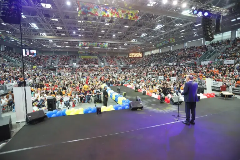 Kasumović na Dječijem festivalu: Kada bismo prema svemu što radimo imali čist odnos kakav djeca imaju prema igri, bilo bi to ravno velikom čudu