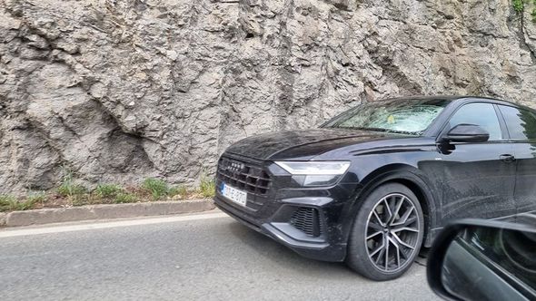 Kamen pao na šoferšajbu kod Zenice
