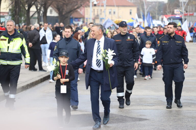 Gradonačelnik Kasumović čestitao Dan pobjede nadfašizmom, Dan Evrope i Dan Zlatnih ljiljana