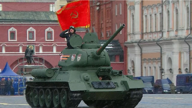 Bol, ponos i propaganda: Putinovu paradu pratio samo jedan tenk, ali ga to nije spriječilo da pošalje prijeteće poruke