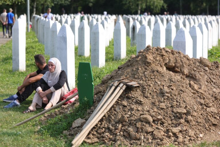 Pripreme za kolektivnu dženazu u Potočarima: Porodice se sve teže odlučuju na ukop jer su nađene jedna ili dvije kosti