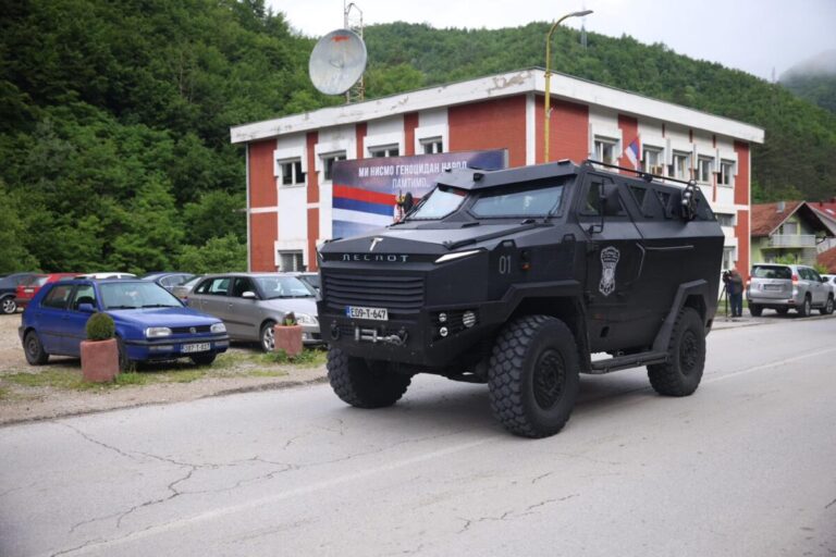 Srebrenica: Policija na svakih stotinjak metara