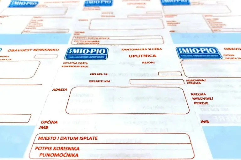 Penzioneri u FBiH koji penziju podižu preko banke dobili dodatni rok za preuzimanje čekova