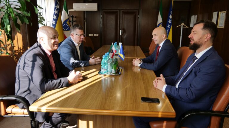 Vlada ZDK i sindikati opredjeljeni za nastavak primjene propisa koji regulišu zapošljavanje u školama