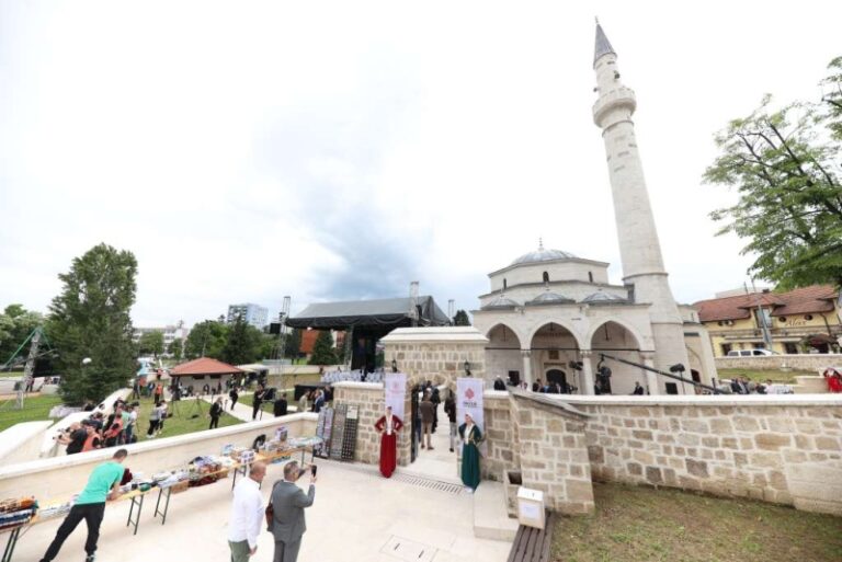 Otvaranje džamije Arnaudije proteklo mirno i bez incidenata