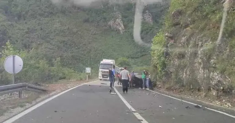 Nesreća na M-17, automobil završio na krovu