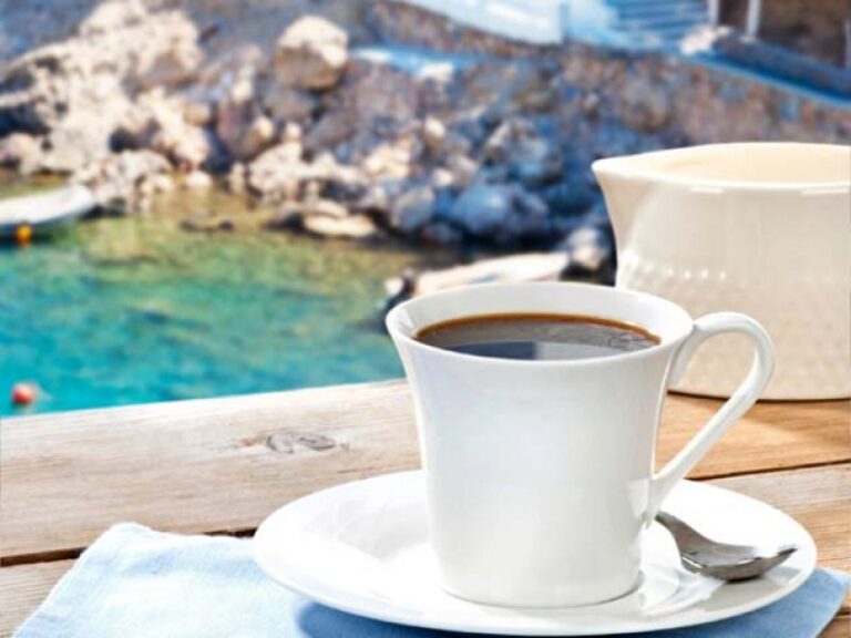 Muškarac zapalio mreže objavom o cijenama u Grčkoj: Kafa košta kao omiljena hrana turista