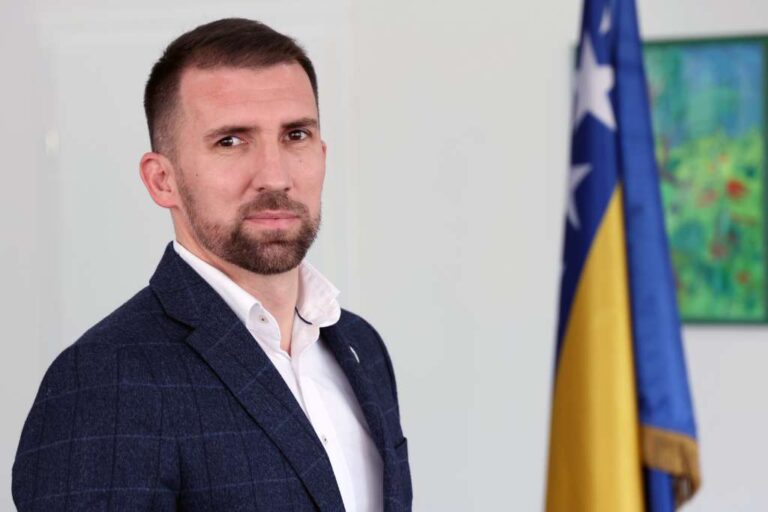 Delić najavio 700.000 KM za jačanje kadrovskih kapaciteta centara za socijalni rad