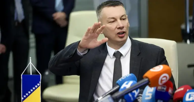 Krši li Nenad Nešić zakon pričanjem vica o žrtvama genocida?