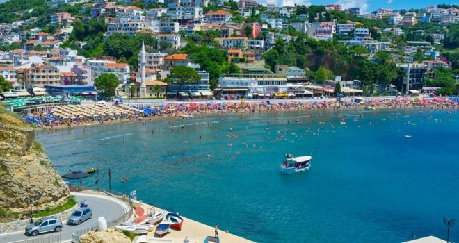 Budva je većim dijelom ostala bez struje, dok se u ovom primorskom gradu trenutno nalazi 35.000 turista.