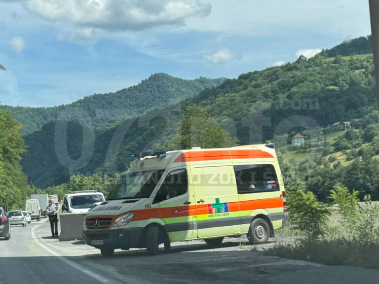 Saobraćajna nesreća na M-17, hitna i policija na licu mjesta (FOTO)
