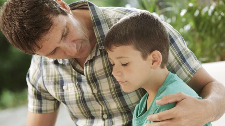 Česta pojava kod dječaka: Evo šta uzrokuje tikove kod djece