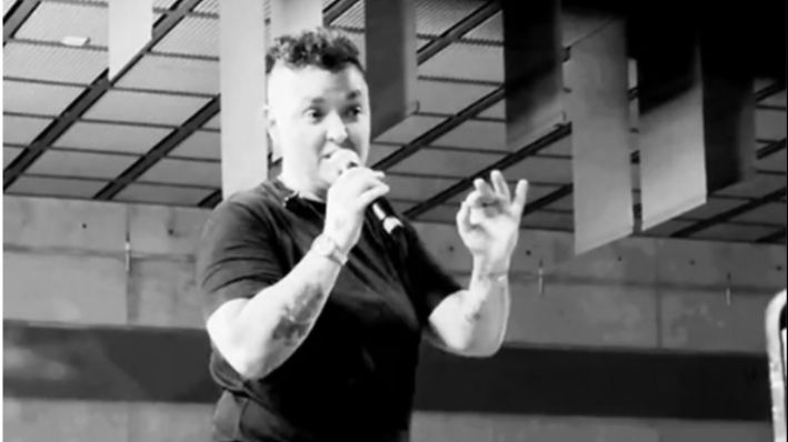 “Je**la bih im mater sad”: Marija Šerifović prekinula koncert, zbog četiri momka pobjesnila