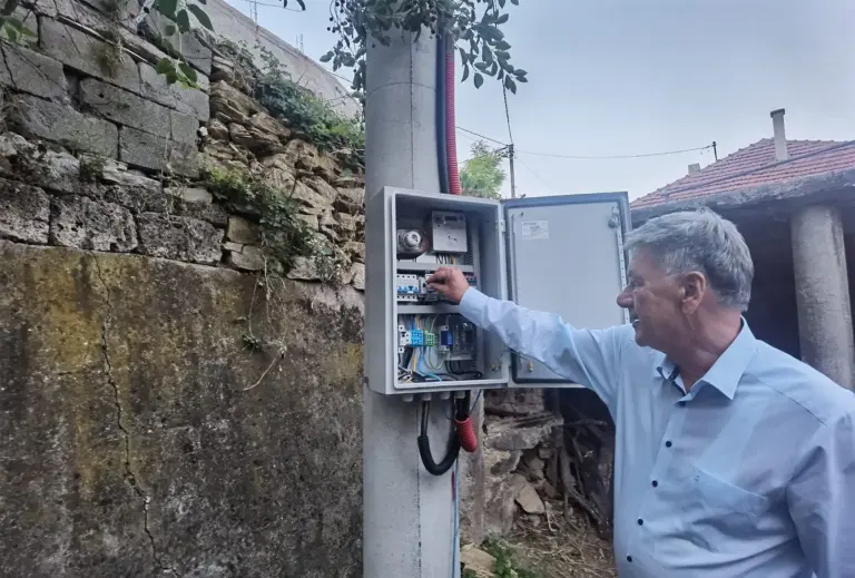 Gradonačelnik Kasumović pustio u upotrebu javnu rasvjetu u Ljubetovu: Prvi put u historiji sela kompletna javna rasvjeta