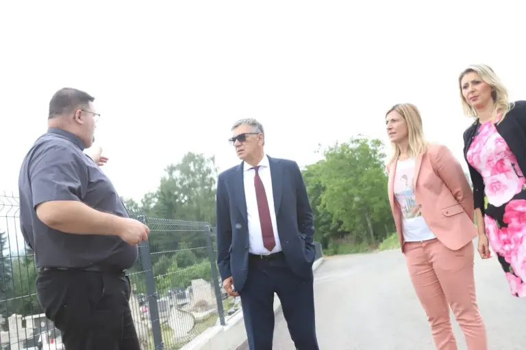 Završni radovi na uređenju Kužnog grobalja u Crkvicama: Gradonačelnik Kasumović istakao važnost komšiluka i podrške vjerskim zajednicama