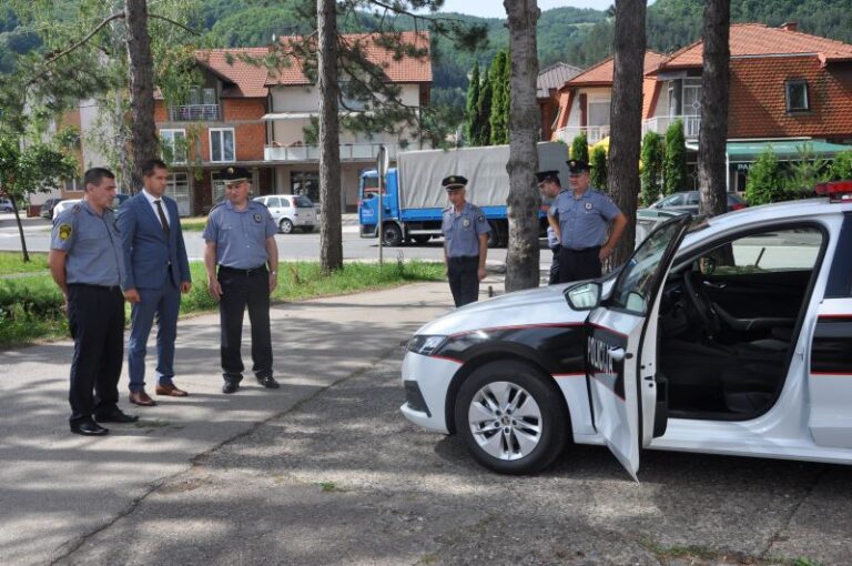 Ministar unutrašnjih poslova ZDK i policijski komesar posjetili Policijsku stanicu Žepče i Tešanj