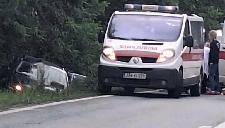 NESREĆA NA M-17 KOD ŽEPČA: Hitna pomoć na licu mjesta