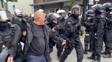 Komšije napravile haos u Njemačkoj: Pogledajte hapšenje sedam navijača Srbije