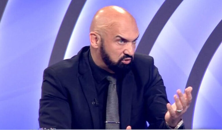 Ramo Isak o spornom snimku iz Potočara: Nije OK, ali tako je dolazio i rahmetli Alija Izetbegović