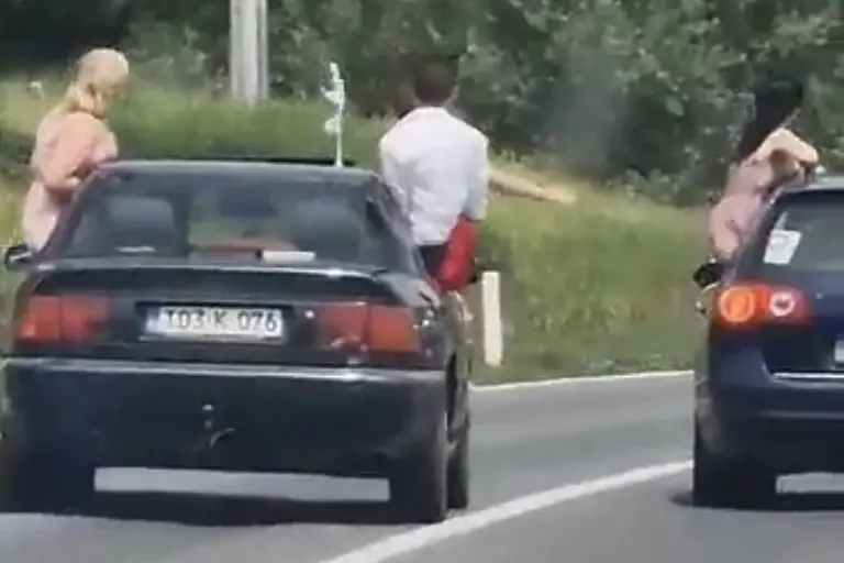 Sa putnicima na prozoru nesavjesni vozač preticao preko pune linije kod Žepča