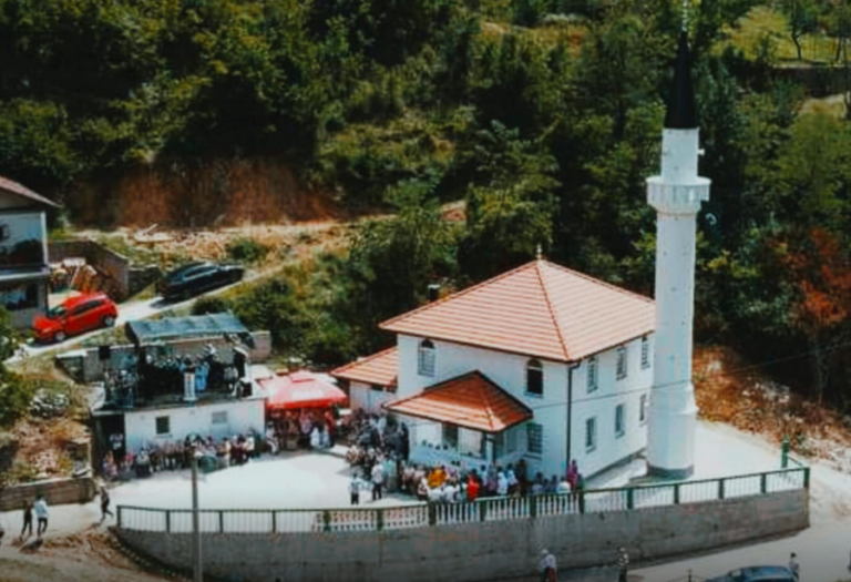 Džematlije ogorčene jer IZ organizuje ručak u restoranu u kojem se služi alkohol