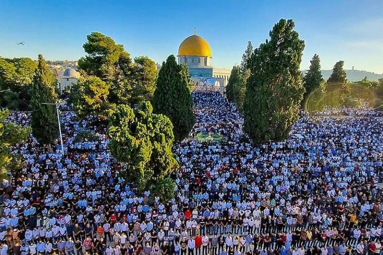 Bajram-namaz u Al-Aqsi klanjalo 40.000 ljudi, izbio sukob s izraelskim snagama