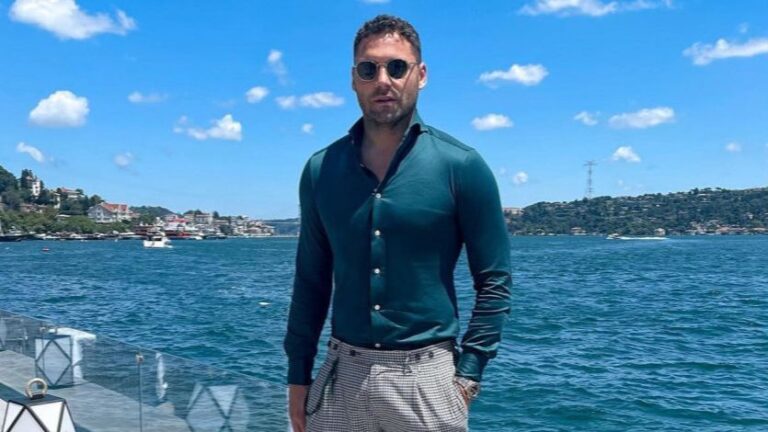 Duško Tošić stigao u Njemačku: Fudbaler u fensi odijelu čeka meč Srbije protiv Engleske