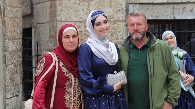 Maturantica Medrese sa majkom na hadžu
