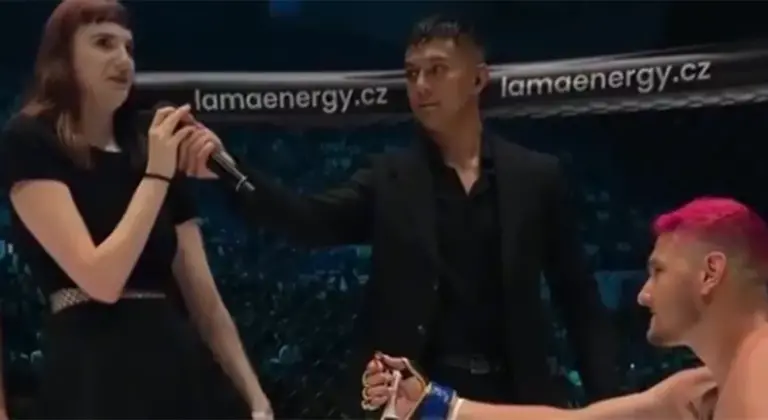MMA borac zaprosio djevojku pred 20.000 navijača – ona ga odbila