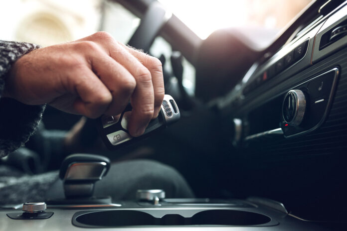 Muškarac greškom sjeo za volan tuđeg automobila: Novčanik odnio momak u žutoj majici
