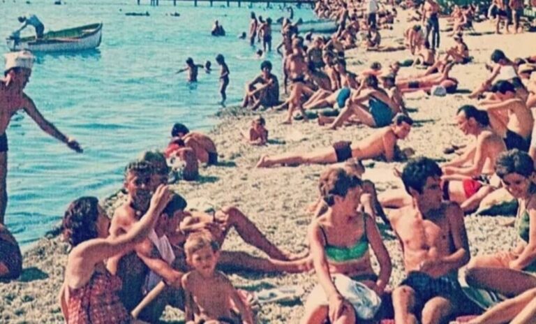 Nostalgična fotografija sa plaže u bivšoj Jugoslaviji pravi je hit: Svi su primijetili jedno