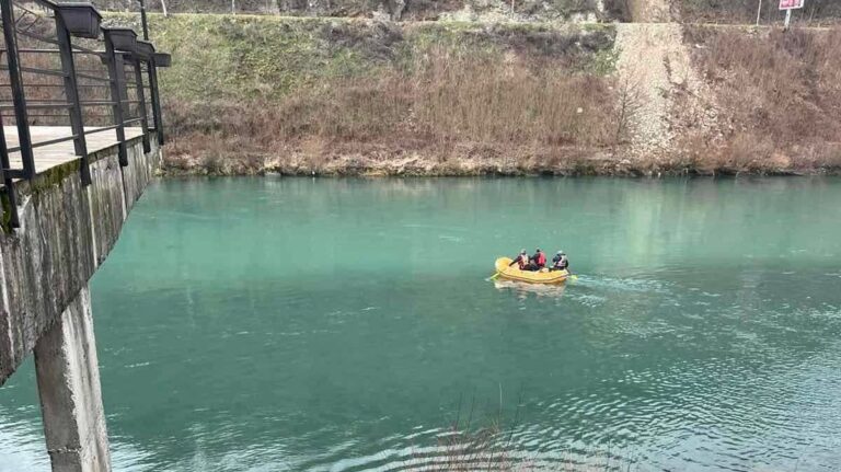 Dva mladića nestala u rijeci: Voda odnijela jednog, drugi pokušao da ga spasi