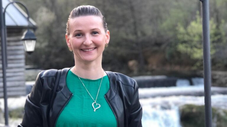 Pokazala da se sve može kad se hoće: Inžinjerka Edina Muratović-Isović bavi se uzgojem aronije